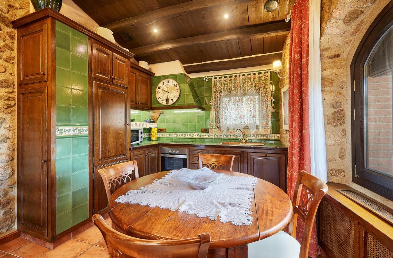 Cal Bisbe, Your Rural Holiday Home Capmany ภายนอก รูปภาพ