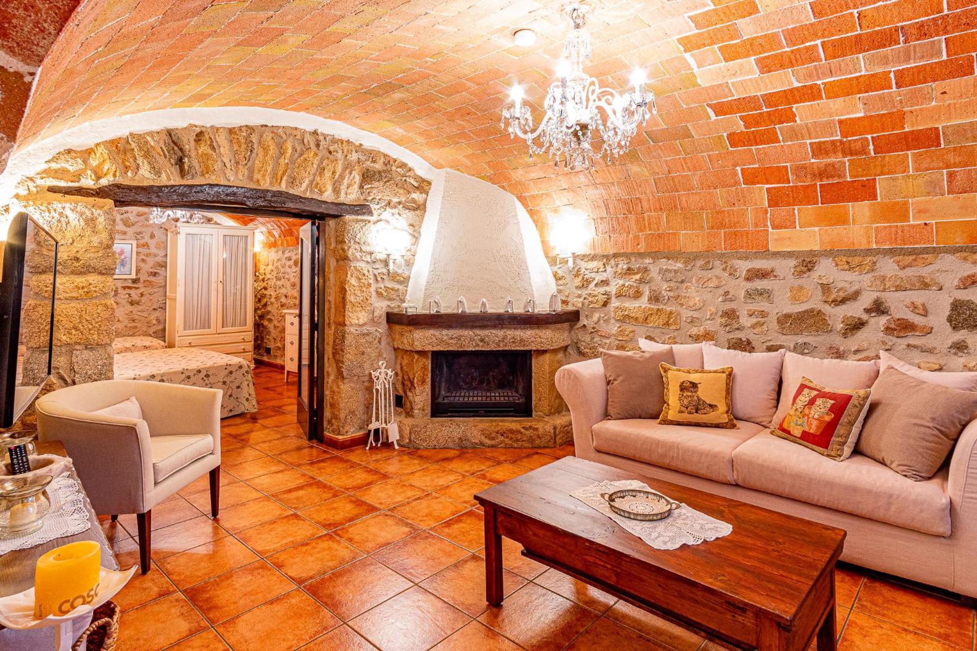 Cal Bisbe, Your Rural Holiday Home Capmany ภายนอก รูปภาพ